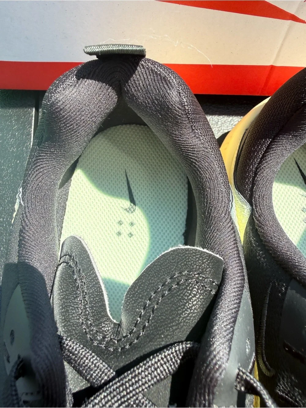 New Nike Ava Rover 4Y Black/Yellow Sneakers